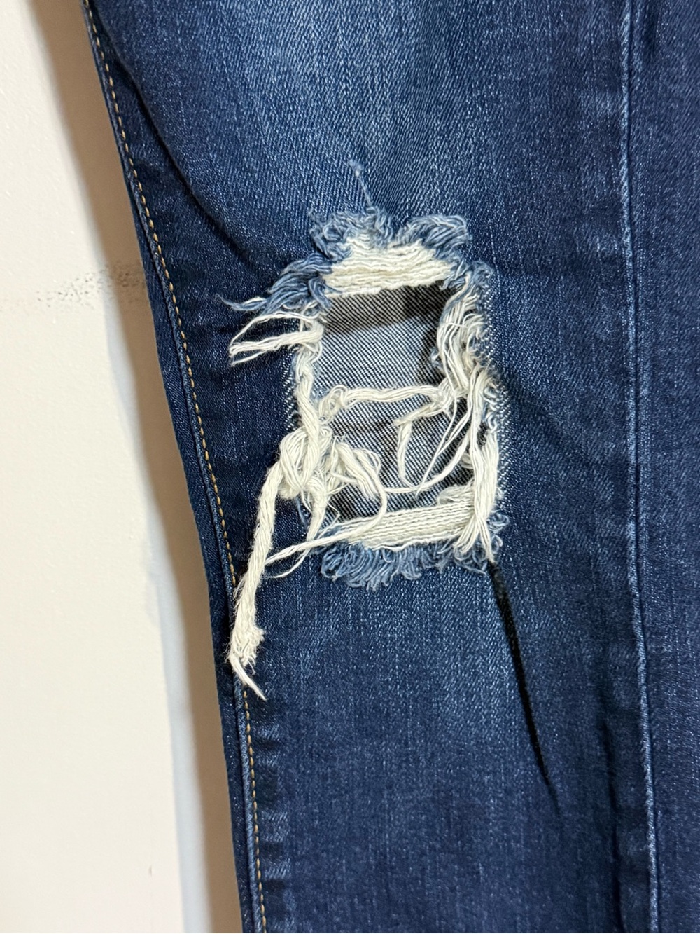 Levi’s High Waisted Distressed Jean Skinny Dark Wash Size 28 - Picture 7 of 15